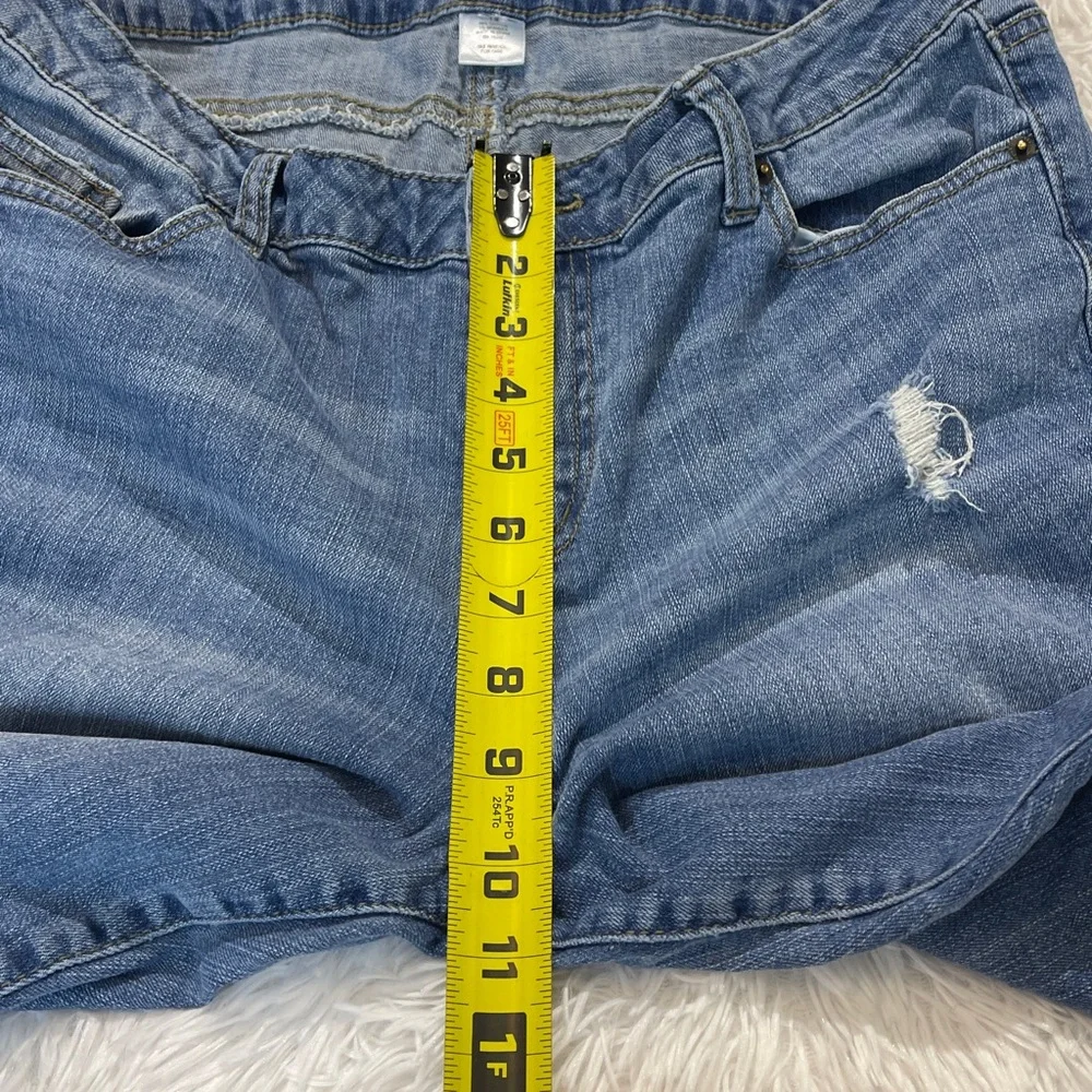 W62, SIGNATURE FIT CROP Stylish Blue Distressed Women Jeans SIZE 14